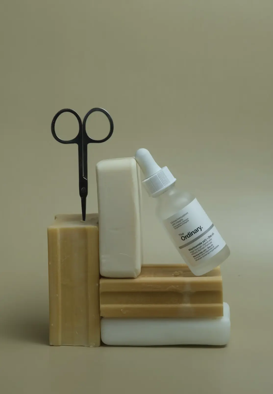 difference between hydrating and moisturising products